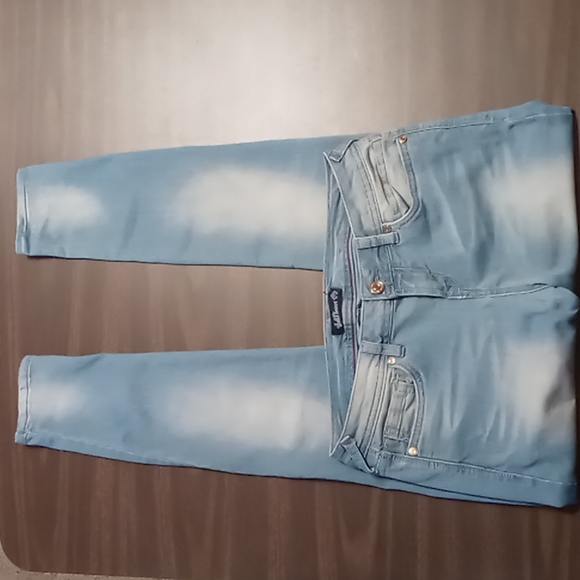 Wallflower Denim - Wallflower White Wash Distressed Skinny Jeans Size 9